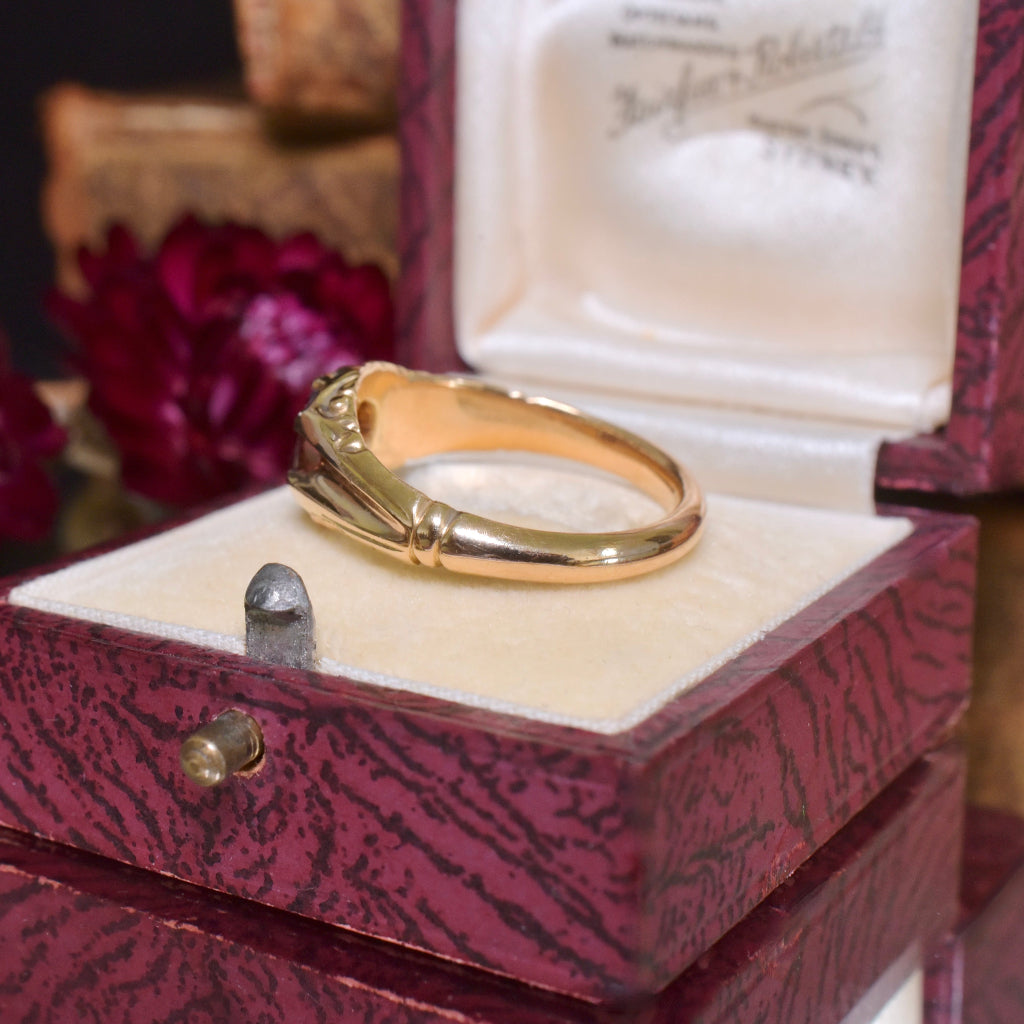 Antique Edwardian Era 18ct Yellow Gold And Garnet Ring circa 1900-1910