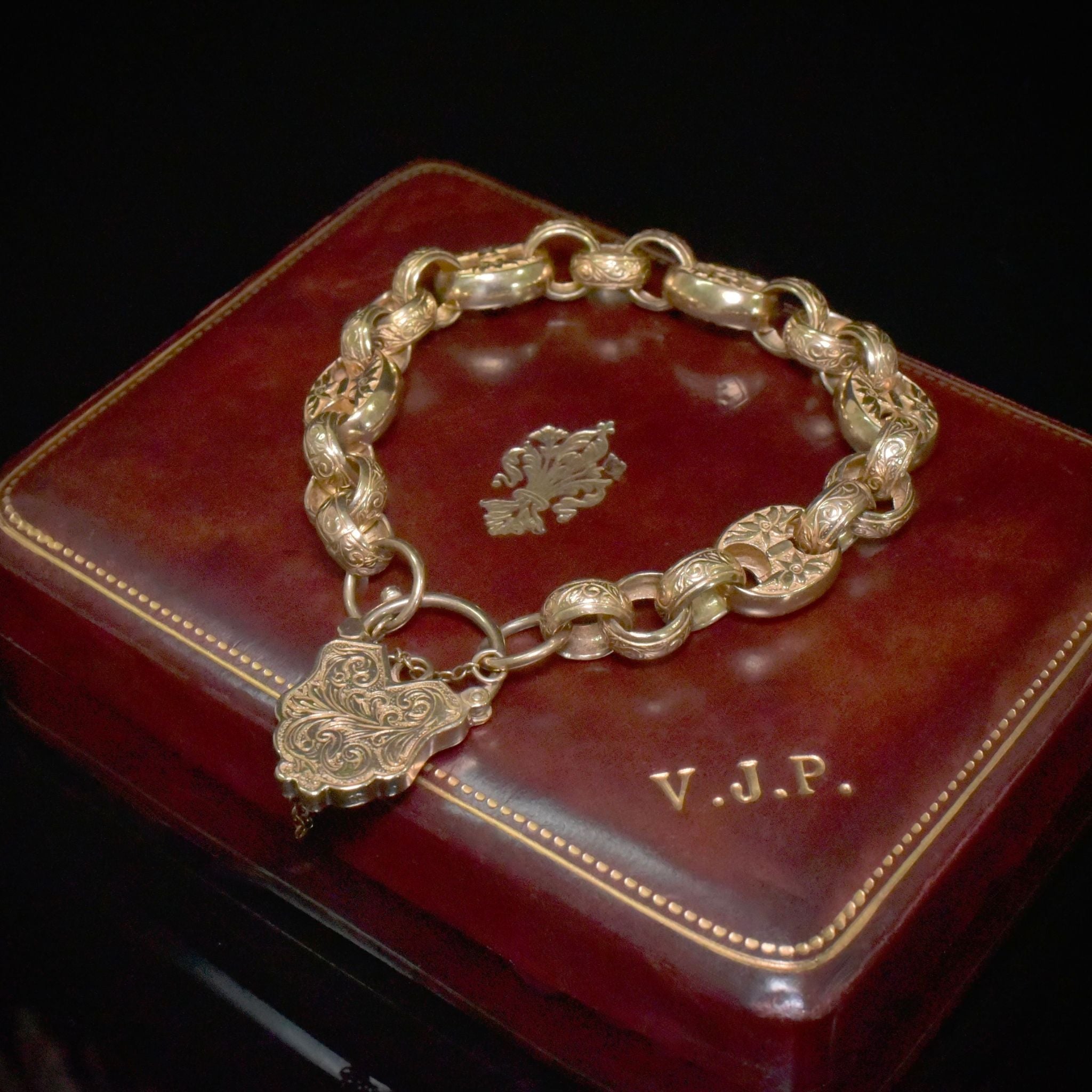 Fabulous Antique Style 9ct Yellow Gold And Garnet Padlock Floral Engraved Bracelet 31.98 Grams
