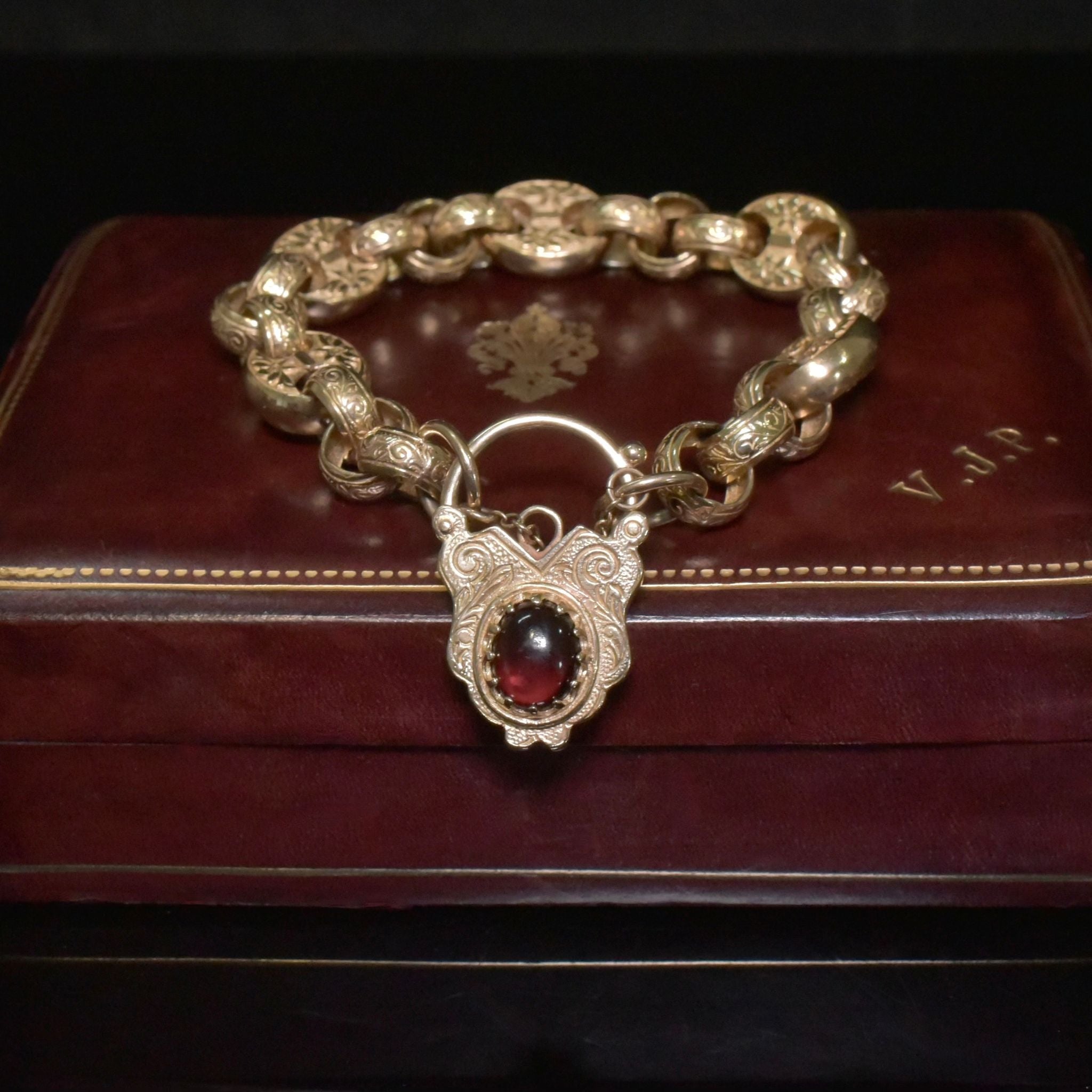 Fabulous Antique Style 9ct Yellow Gold And Garnet Padlock Floral Engraved Bracelet 31.98 Grams