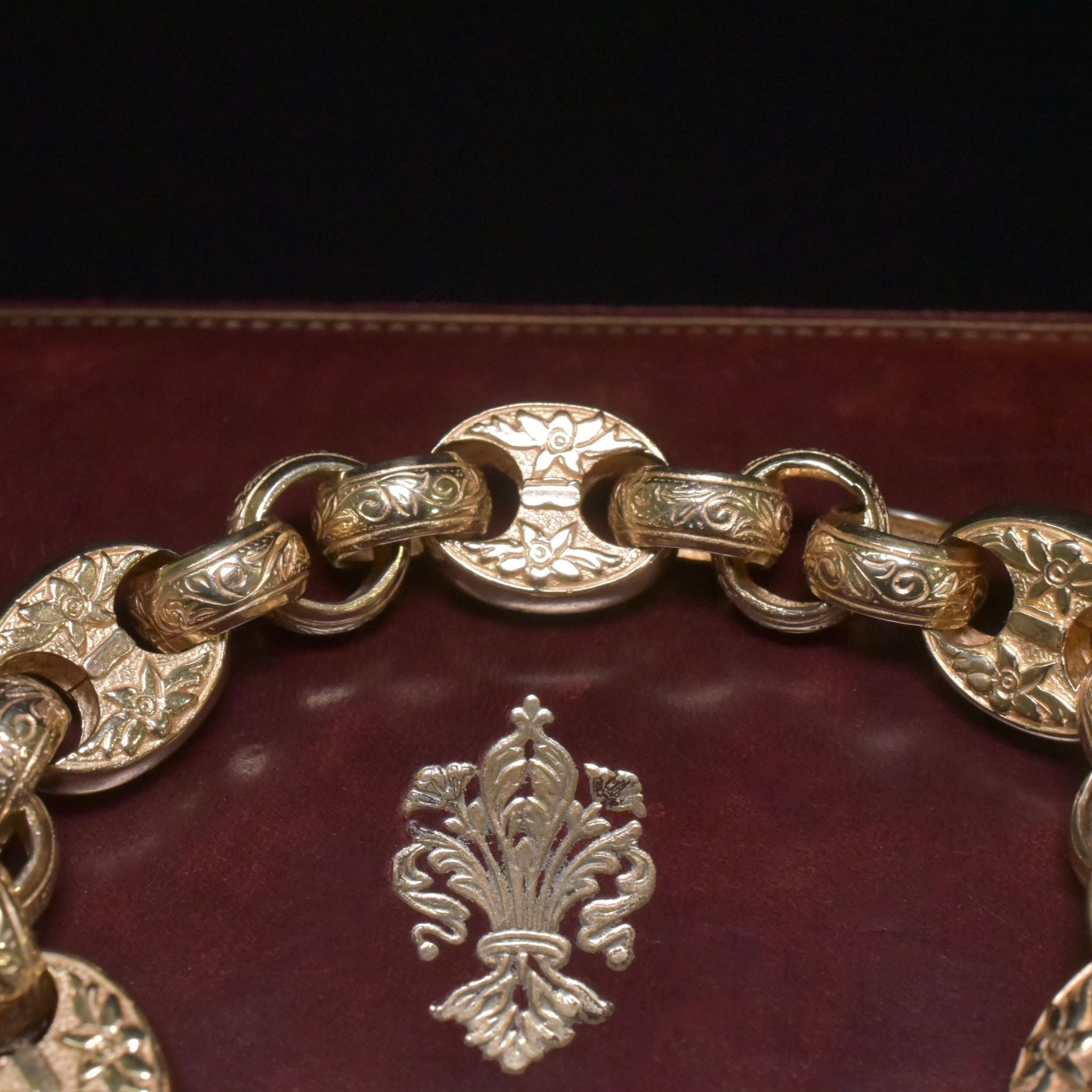 Fabulous Antique Style 9ct Yellow Gold And Garnet Padlock Floral Engraved Bracelet 31.98 Grams