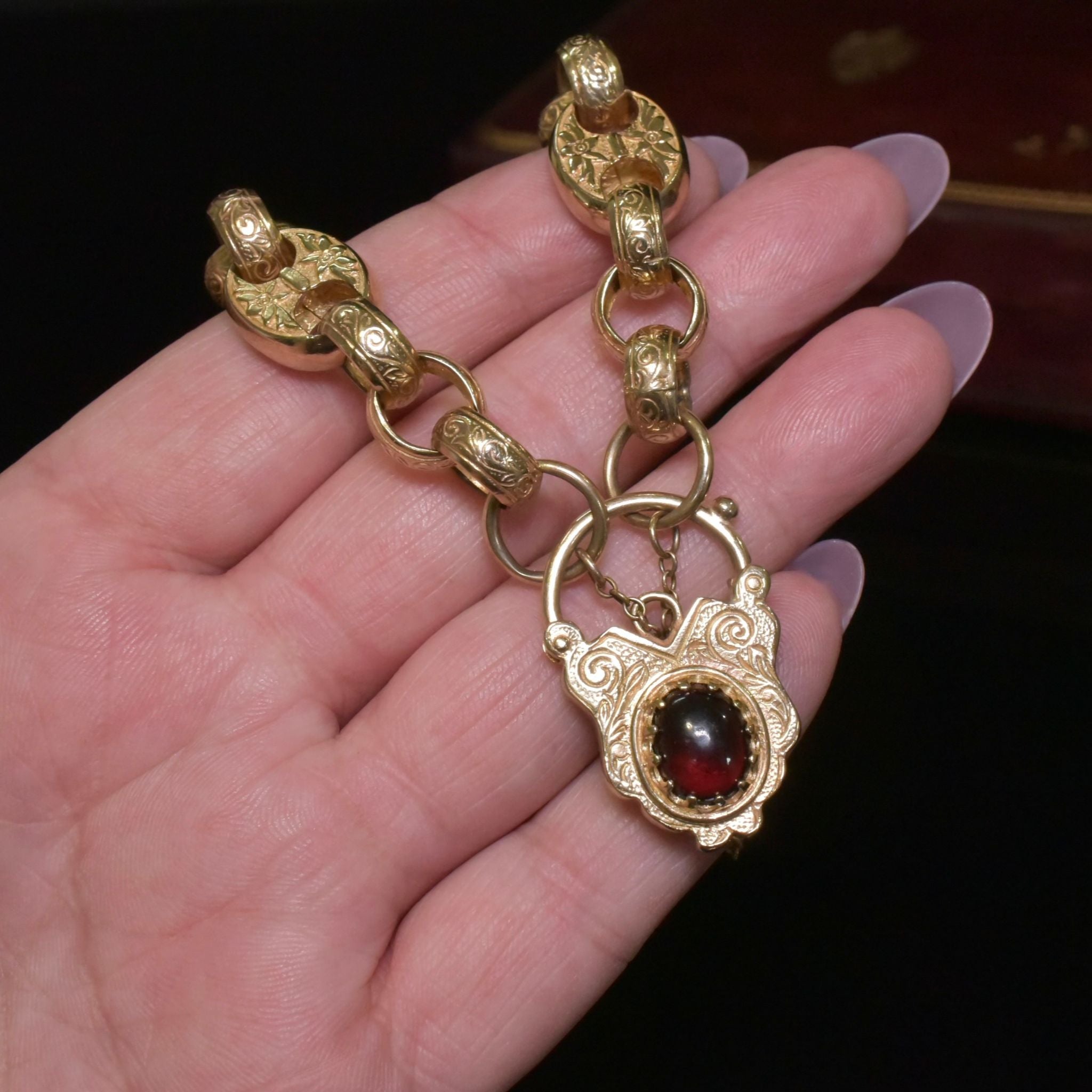 Fabulous Antique Style 9ct Yellow Gold And Garnet Padlock Floral Engraved Bracelet 31.98 Grams