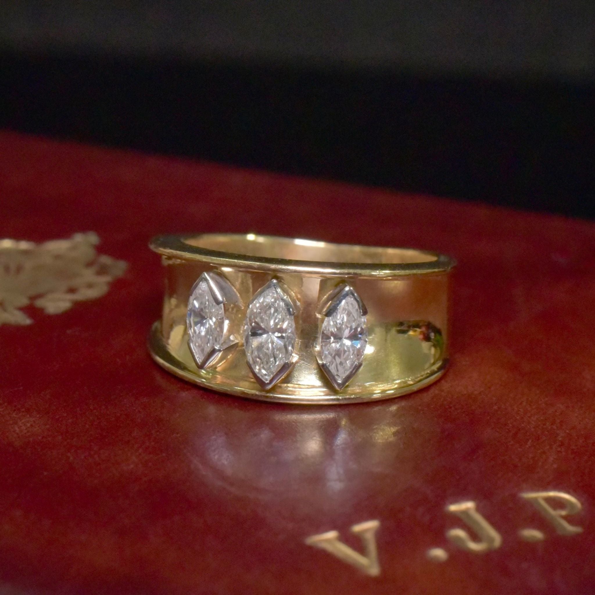 Superb 18ct Yellow Gold Marquise Diamond Ring - 0.83ct