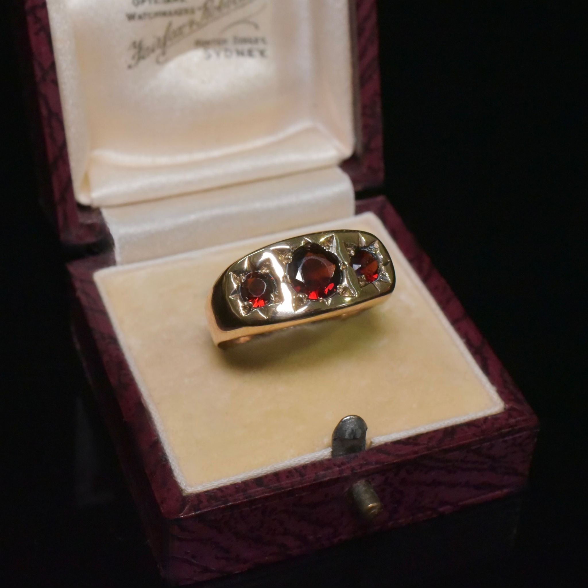 Vintage 9ct Yellow Gold Garnet ‘Trilogy’ Ring - Birmingham 1977