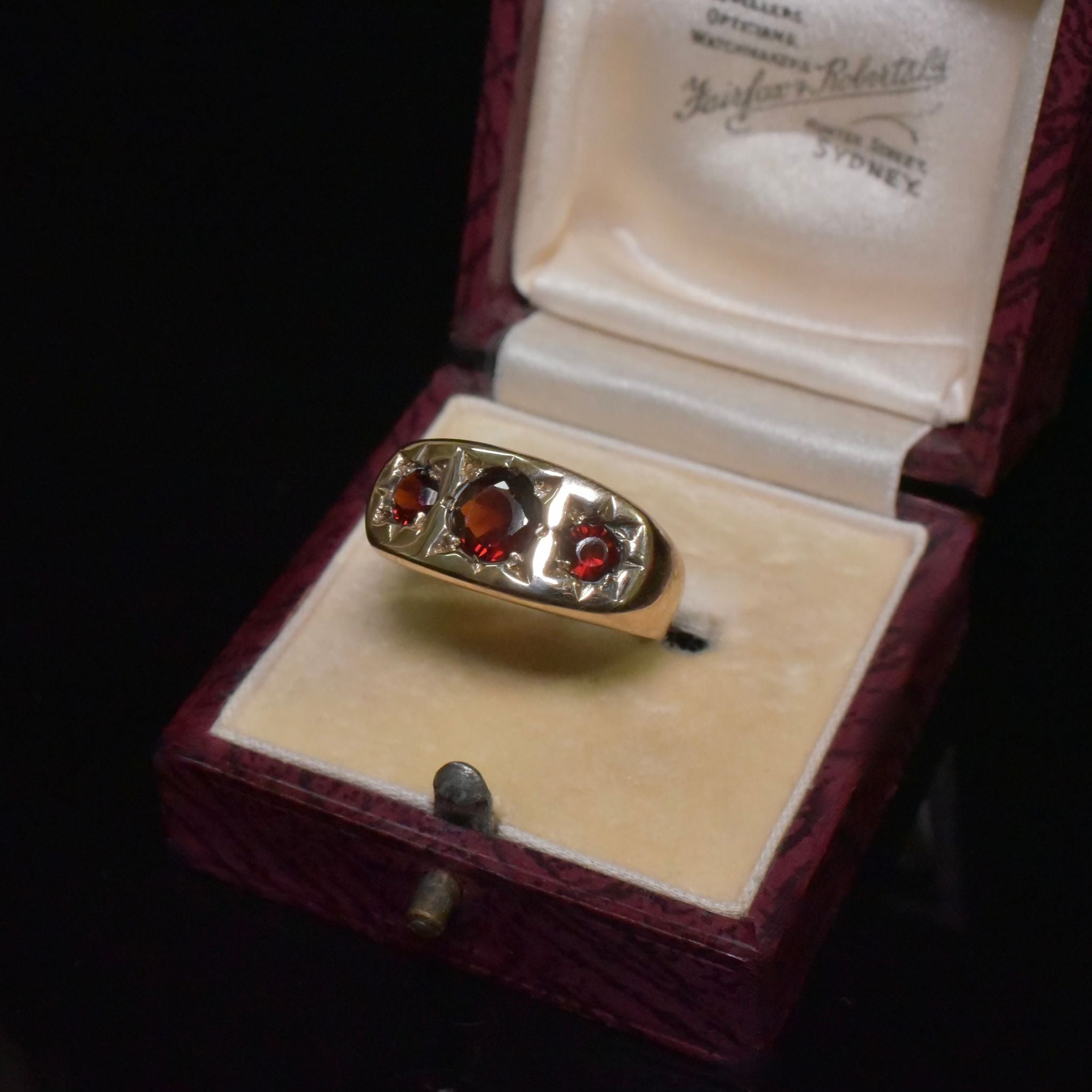 Vintage 9ct Yellow Gold Garnet ‘Trilogy’ Ring - Birmingham 1977