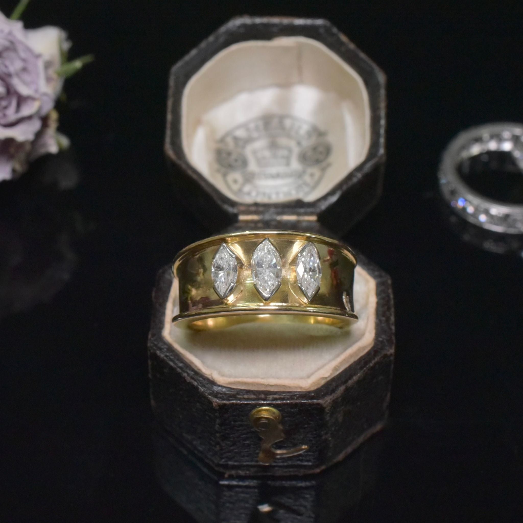 Superb 18ct Yellow Gold Marquise Diamond Ring - 0.83ct