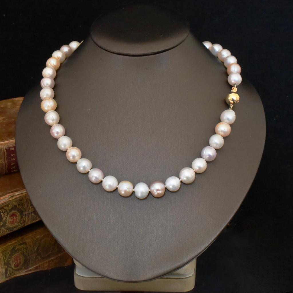 Modern Freshwater Pearl 9ct Gold Necklace