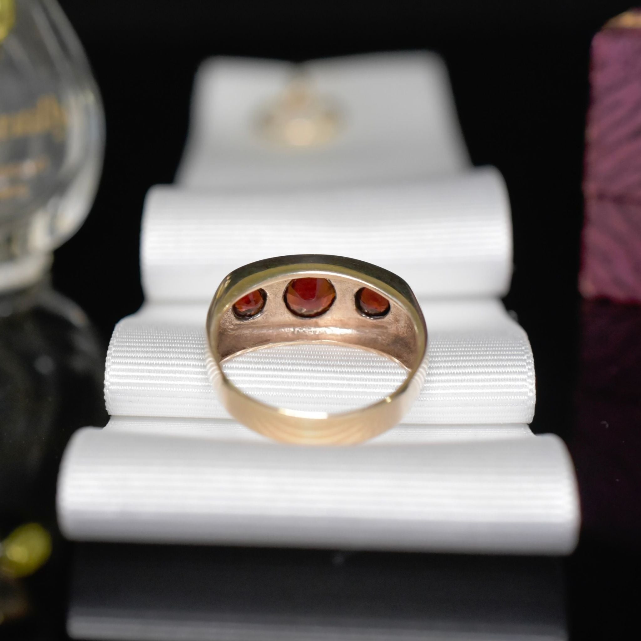 Vintage 9ct Yellow Gold Garnet ‘Trilogy’ Ring - Birmingham 1977