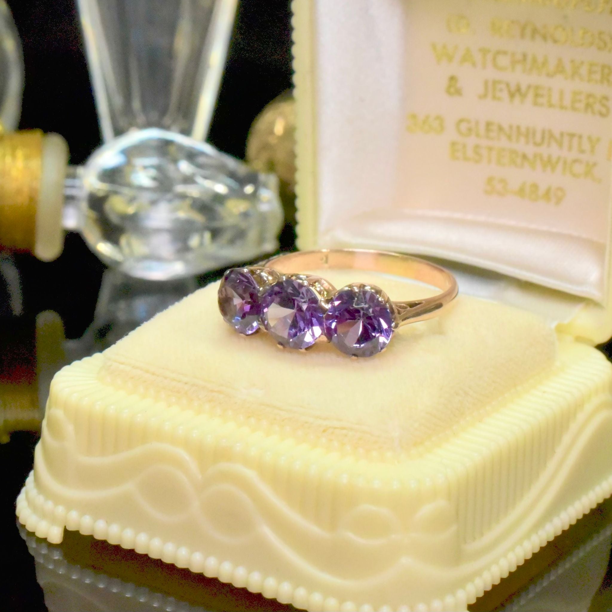 Stunning Vintage 9ct Rose Gold Synthetic Colour Change Sapphire Trilogy Ring