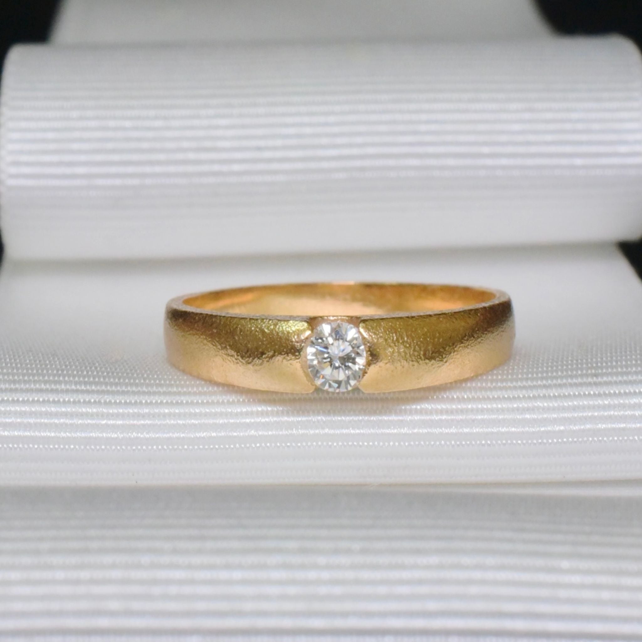 Superb Handcrafted 18ct Yellow Gold Tension-Set Diamond Ring