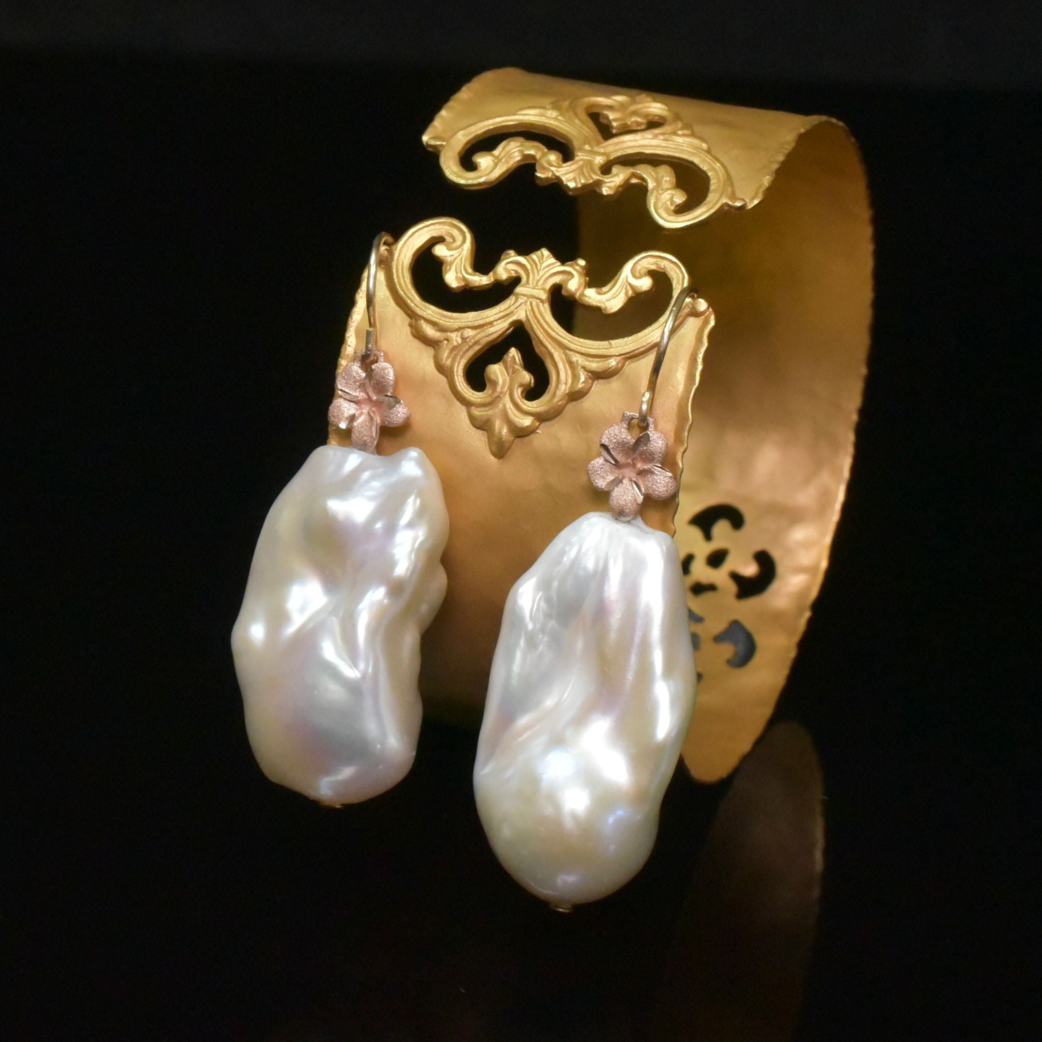 Superb Contemporary 9ct Yellow And Rose Gold Keshi Pearl Earring