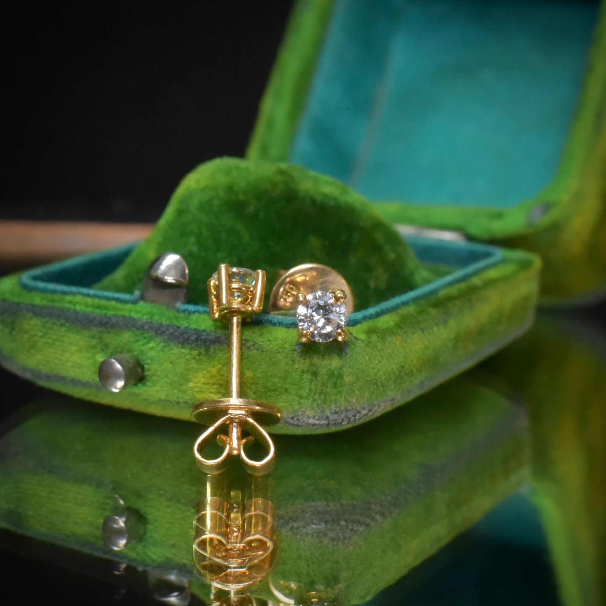 Modern 18ct Yellow Gold Diamond ‘F’ Colour ’VS’ Clarity Studs