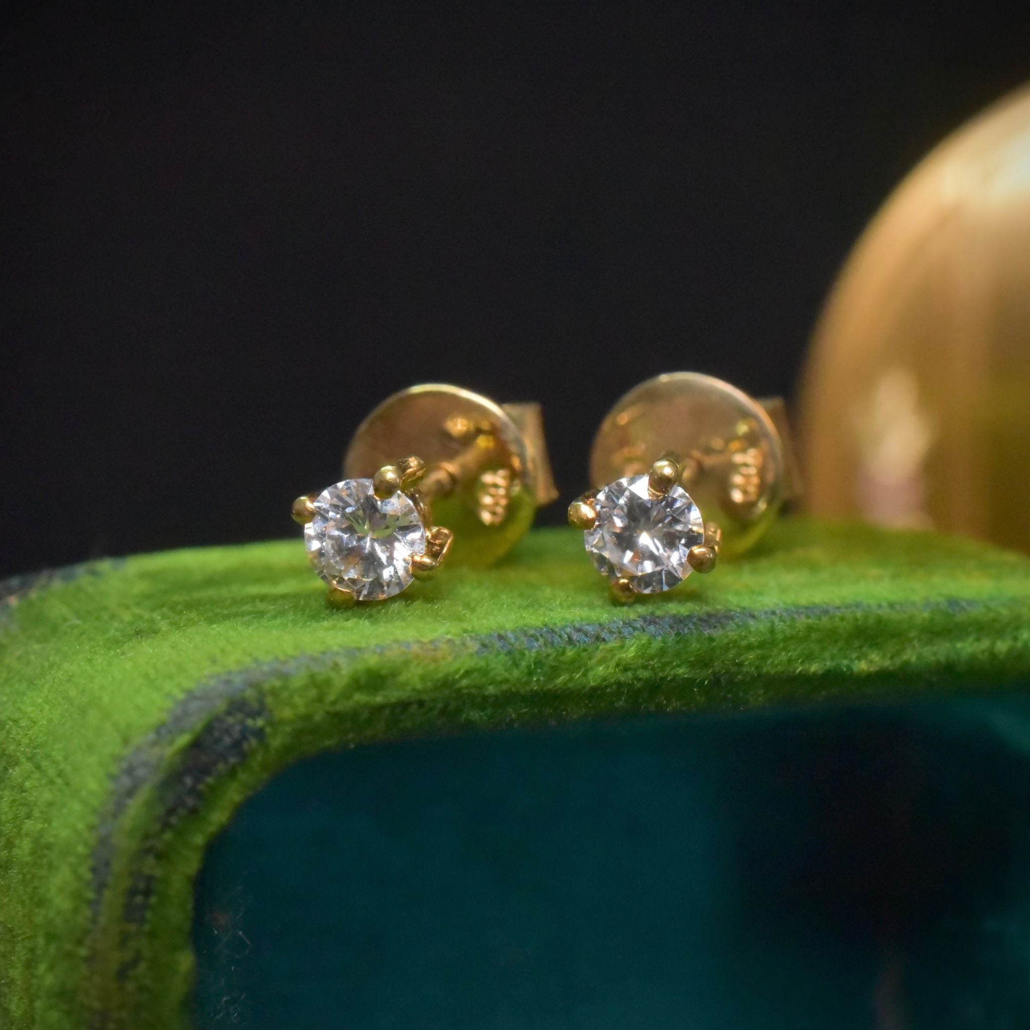 Modern 18ct Yellow Gold Diamond ‘F’ Colour ’VS’ Clarity Studs