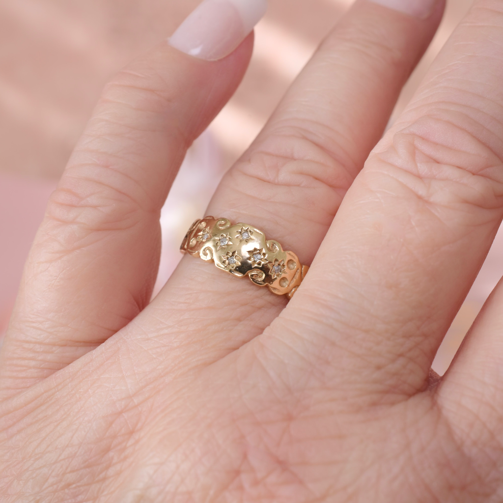 Contemporary 9ct Yellow And Diamond Ring - 1995