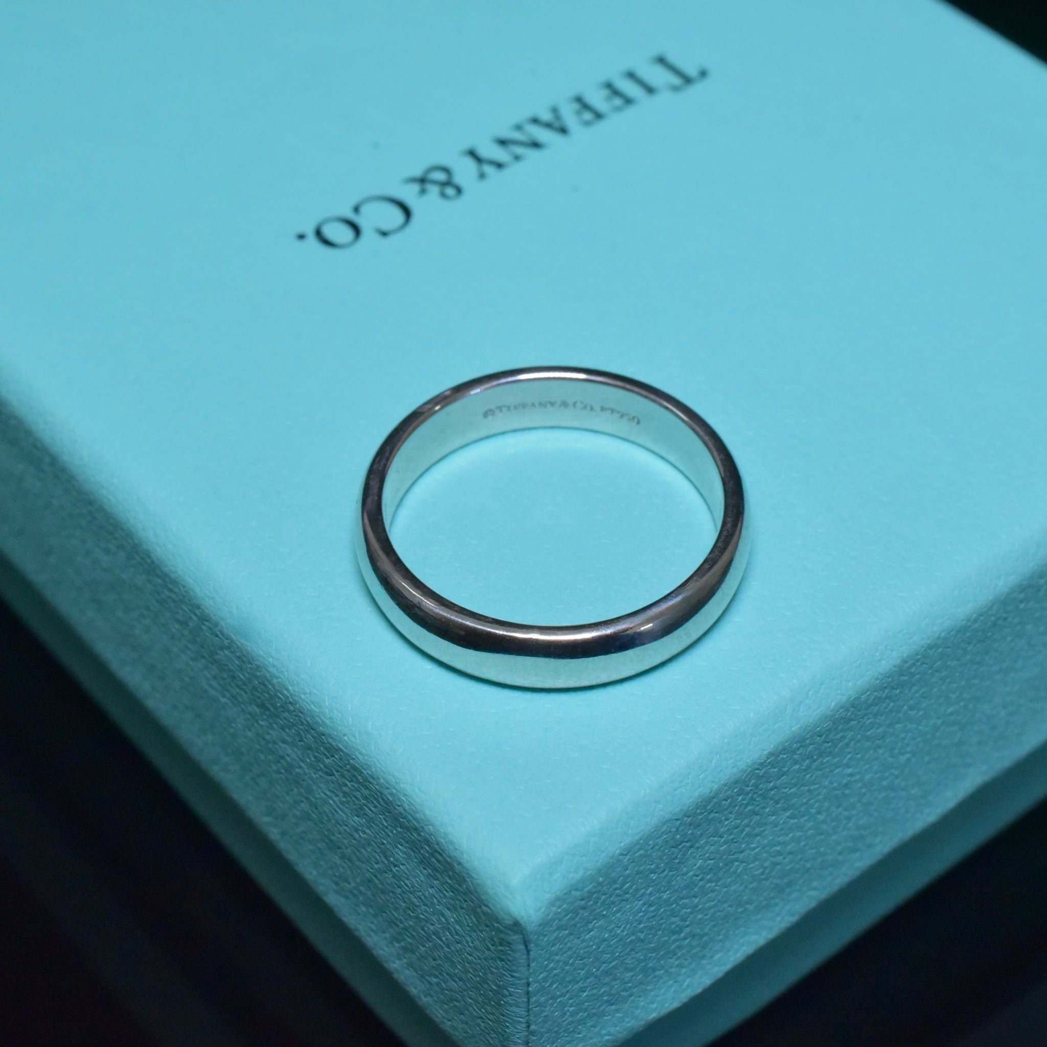 Superb Solid Platinum TIFFANY & CO. Band 9.8 Grams