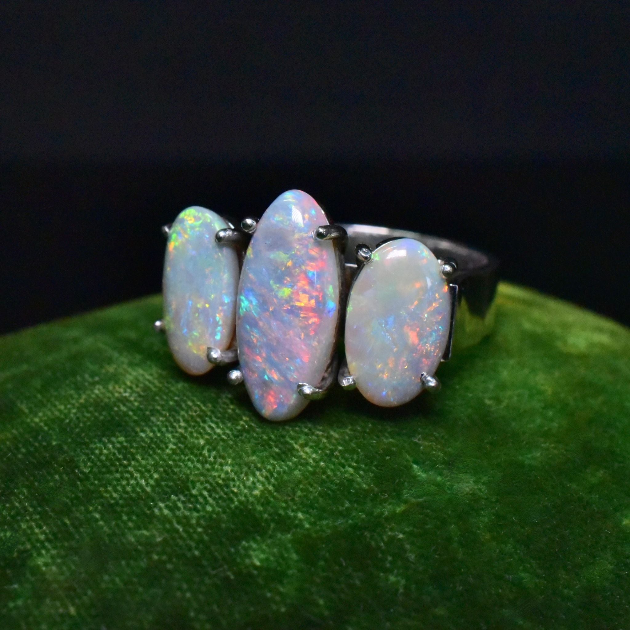 Vintage 9ct White Gold Solid Dark Opal Ring