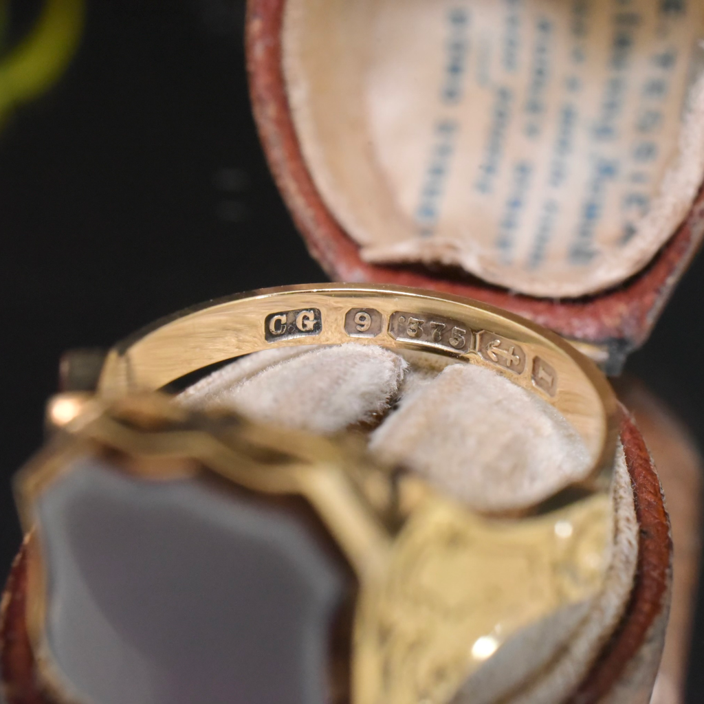 Antique Early Victorian 9ct Yellow Gold Shield-Shaped Sardonyx Locket Ring - Birmingham 1857