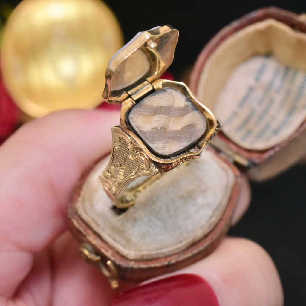Antique Early Victorian 9ct Yellow Gold Shield-Shaped Sardonyx Locket Ring - Birmingham 1857