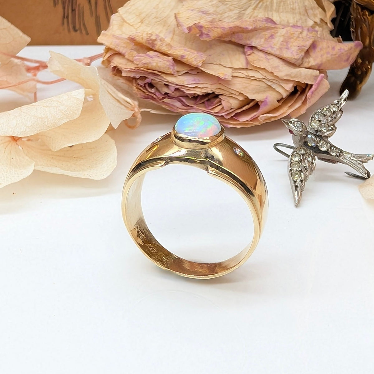 Gorgeous 9ct Yellow Gold Coober Pedy Solid White Opal And Diamond Ring