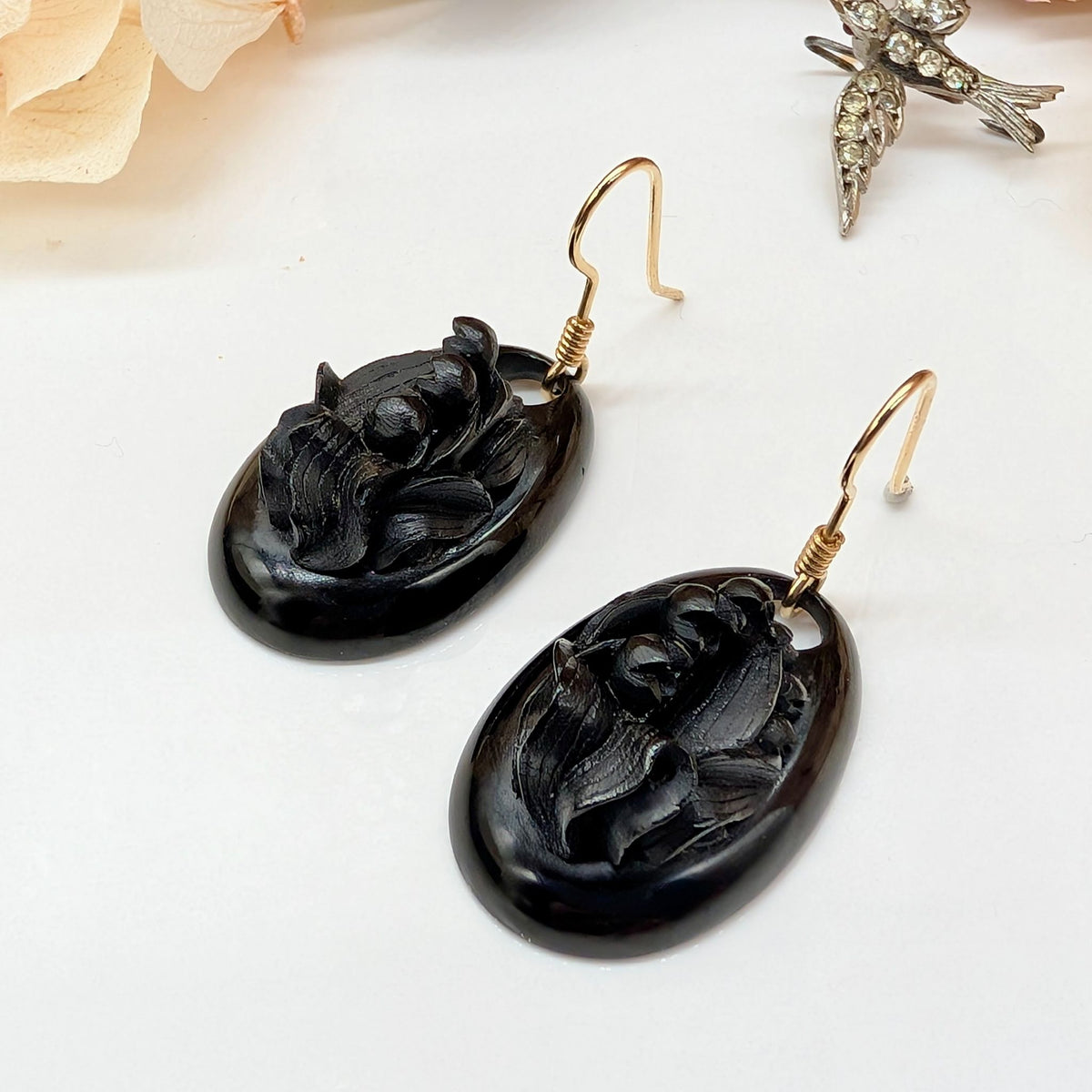 Beautiful Victorian 9ct Yellow Gold Carved Floral Jet Drop Earrings 1880-1900