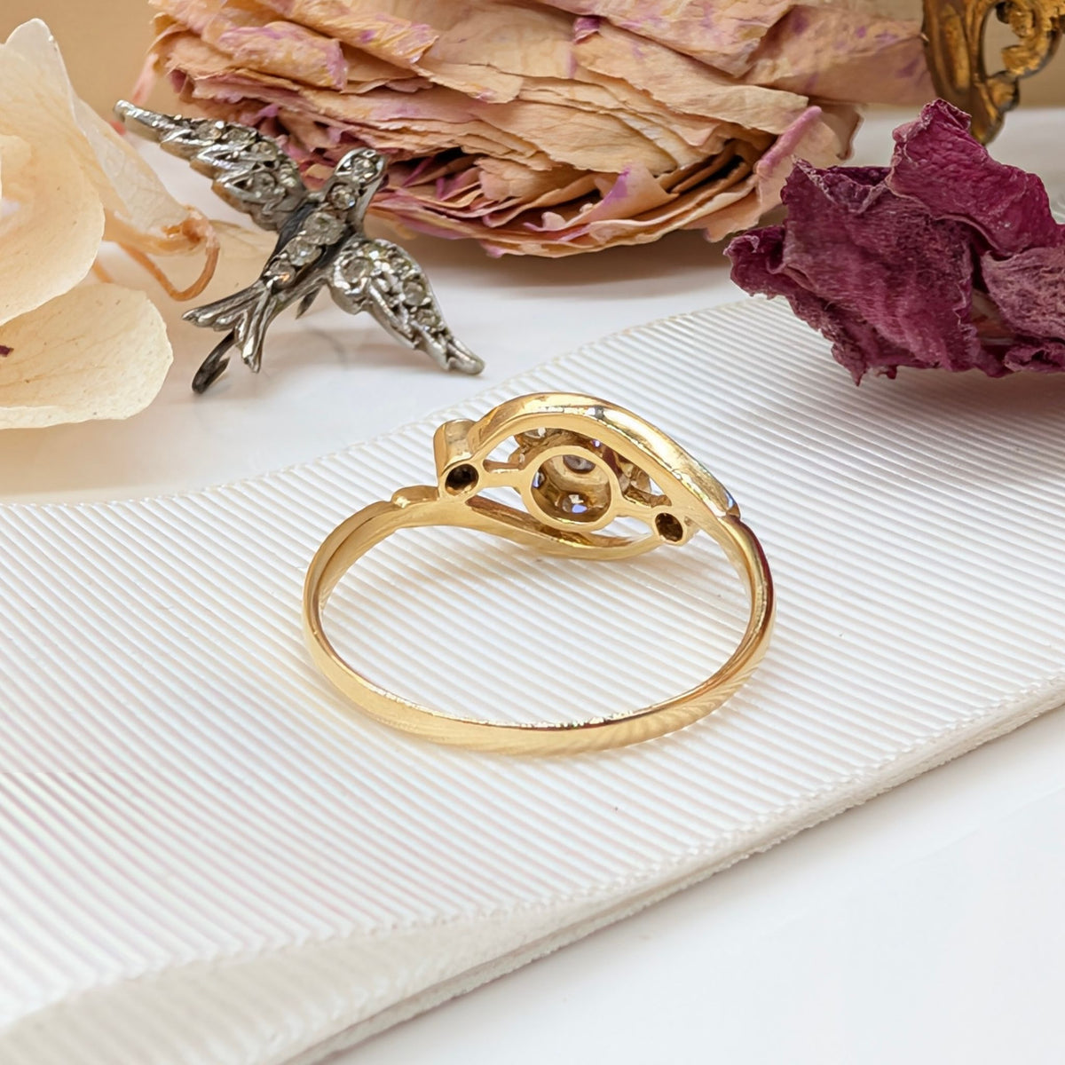 Lovely Antique Edwardian 9ct Yellow Gold Diamond Daisy Cluster Ring