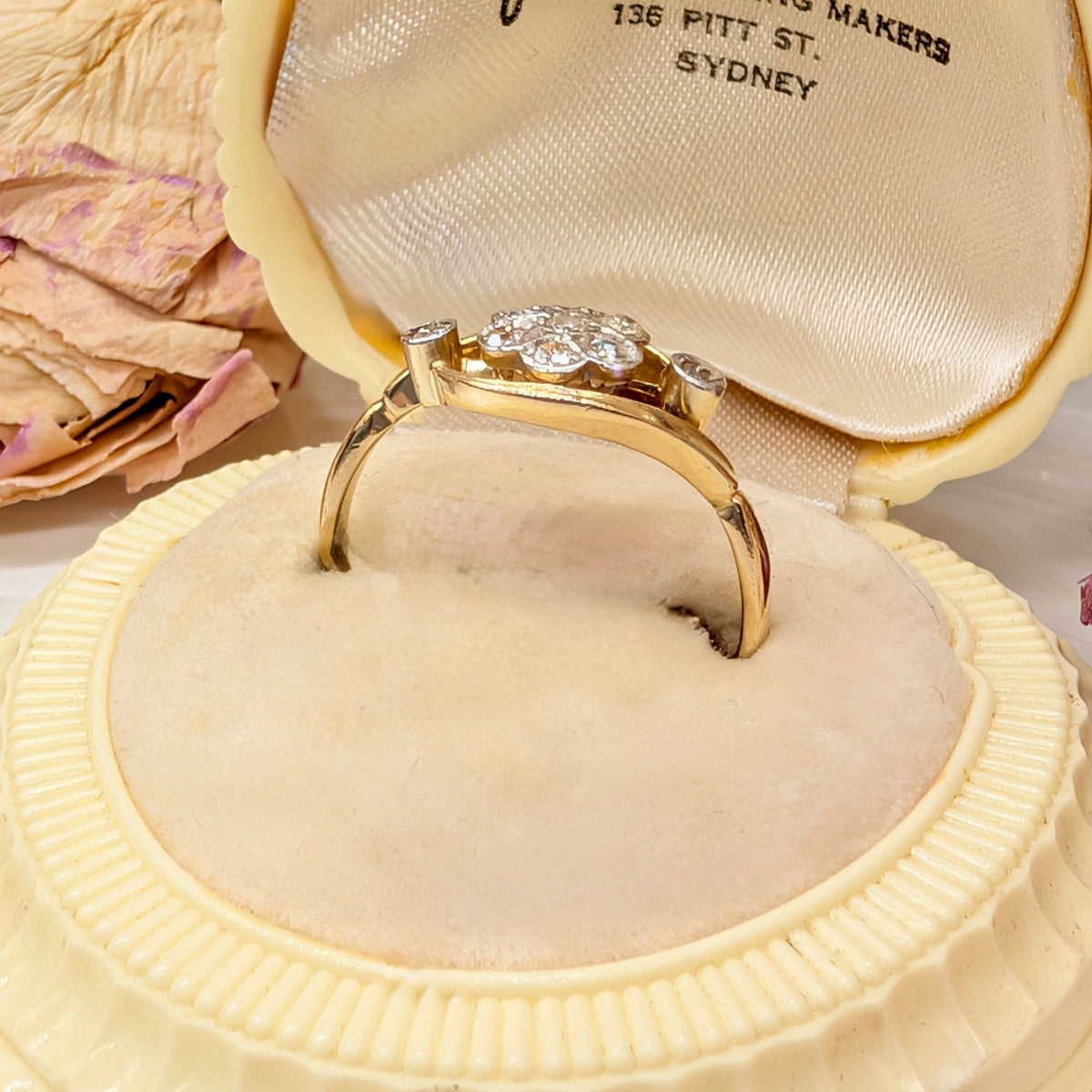Lovely Antique Edwardian 9ct Yellow Gold Diamond Daisy Cluster Ring