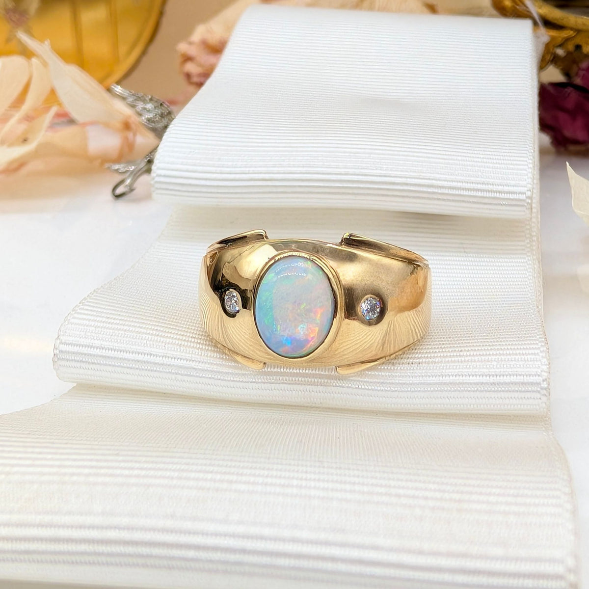 Gorgeous 9ct Yellow Gold Coober Pedy Solid White Opal And Diamond Ring