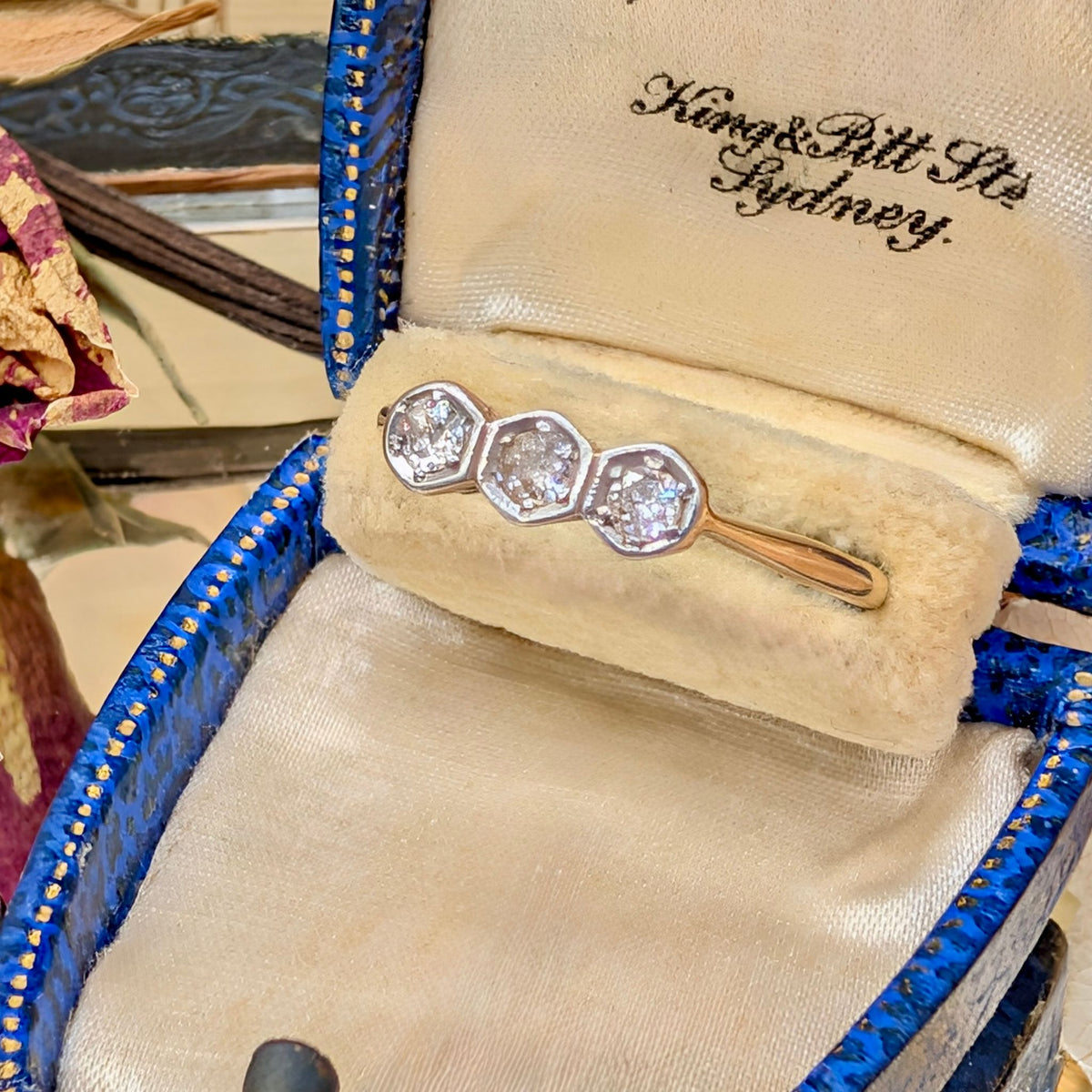 Antique 18ct Yellow Gold Diamond Trilogy Ring — TDW 0.15ct