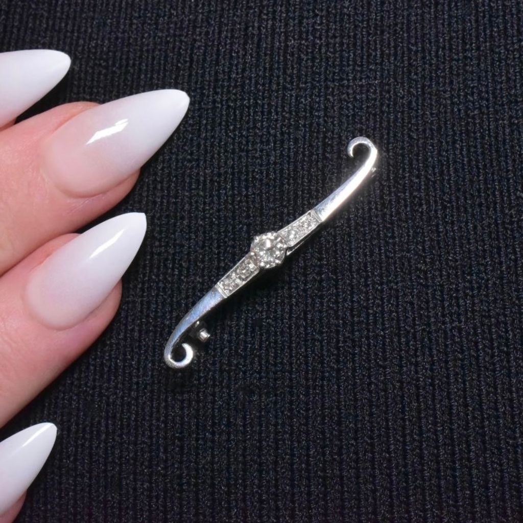 Vintage Estate 18ct White Gold And Diamond Brooch - Circa 1940-50’s