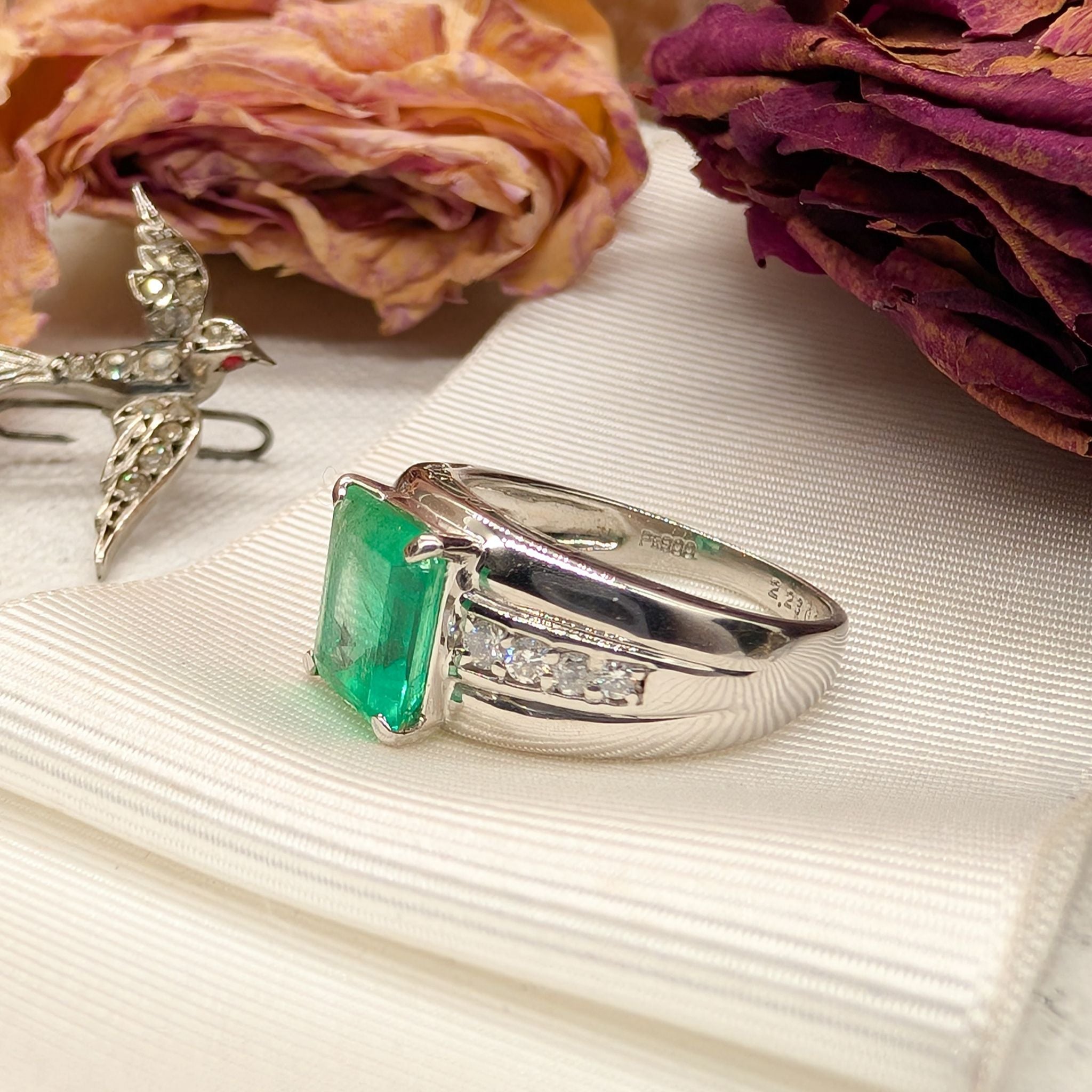 Superb Platinum Colombian Emerald & Diamond Ring Complete With An Independent Gemmological Valuation $14,327 AUD