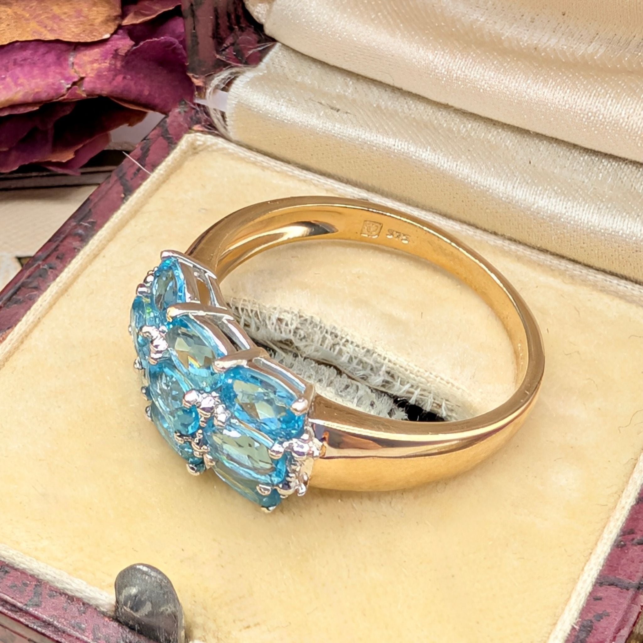 Gorgeous Contemporary 9ct Yellow Gold Multi-Row Blue Topaz Ring