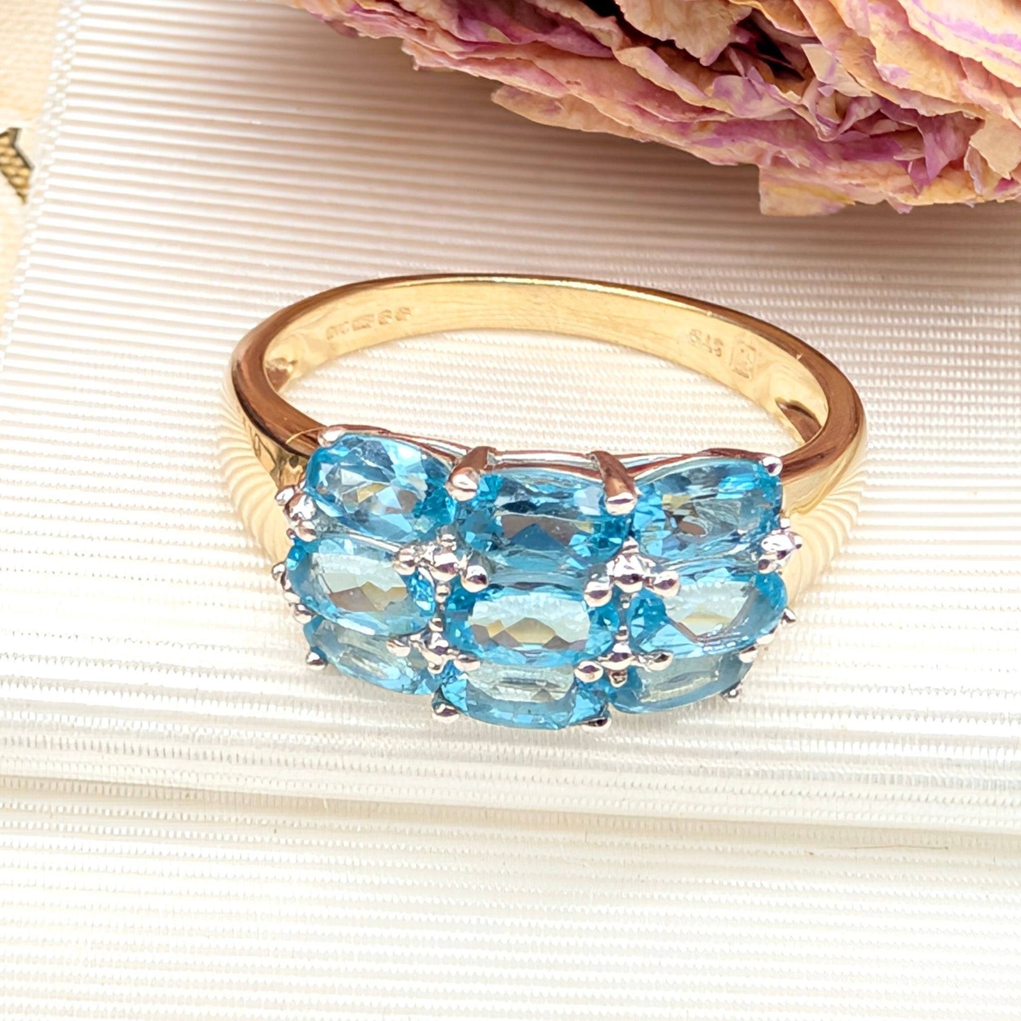 Gorgeous Contemporary 9ct Yellow Gold Multi-Row Blue Topaz Ring