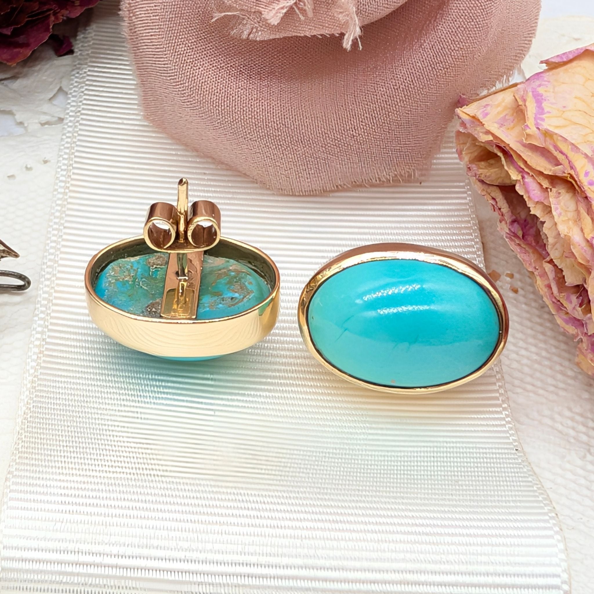 Vintage Yellow Gold Natural Turquoise Cabochon Earrings