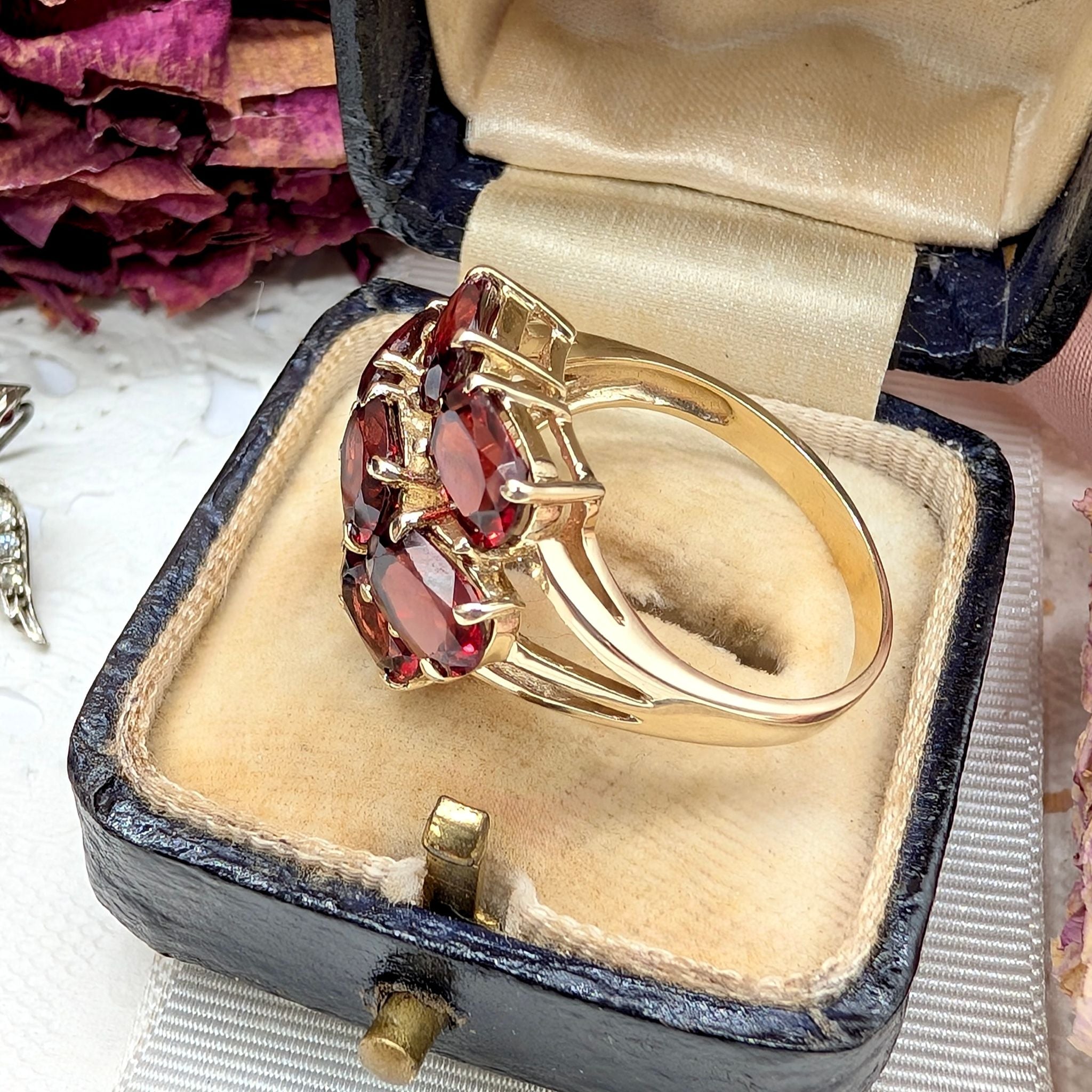 Contemporary 9ct Yellow Gold Natural Almandine Garnet Seven-Stone Cluster Ring – 6.30ct TW