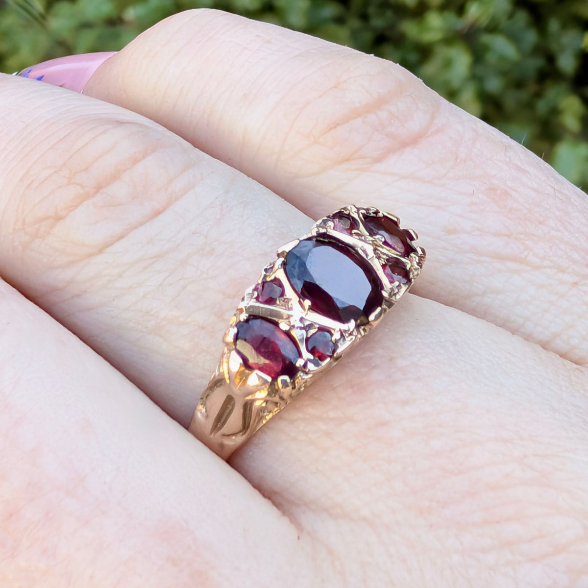 Gorgeous Vintage 9ct Yellow Gold Almandine Garnet Bridge Style Ring - London 1977