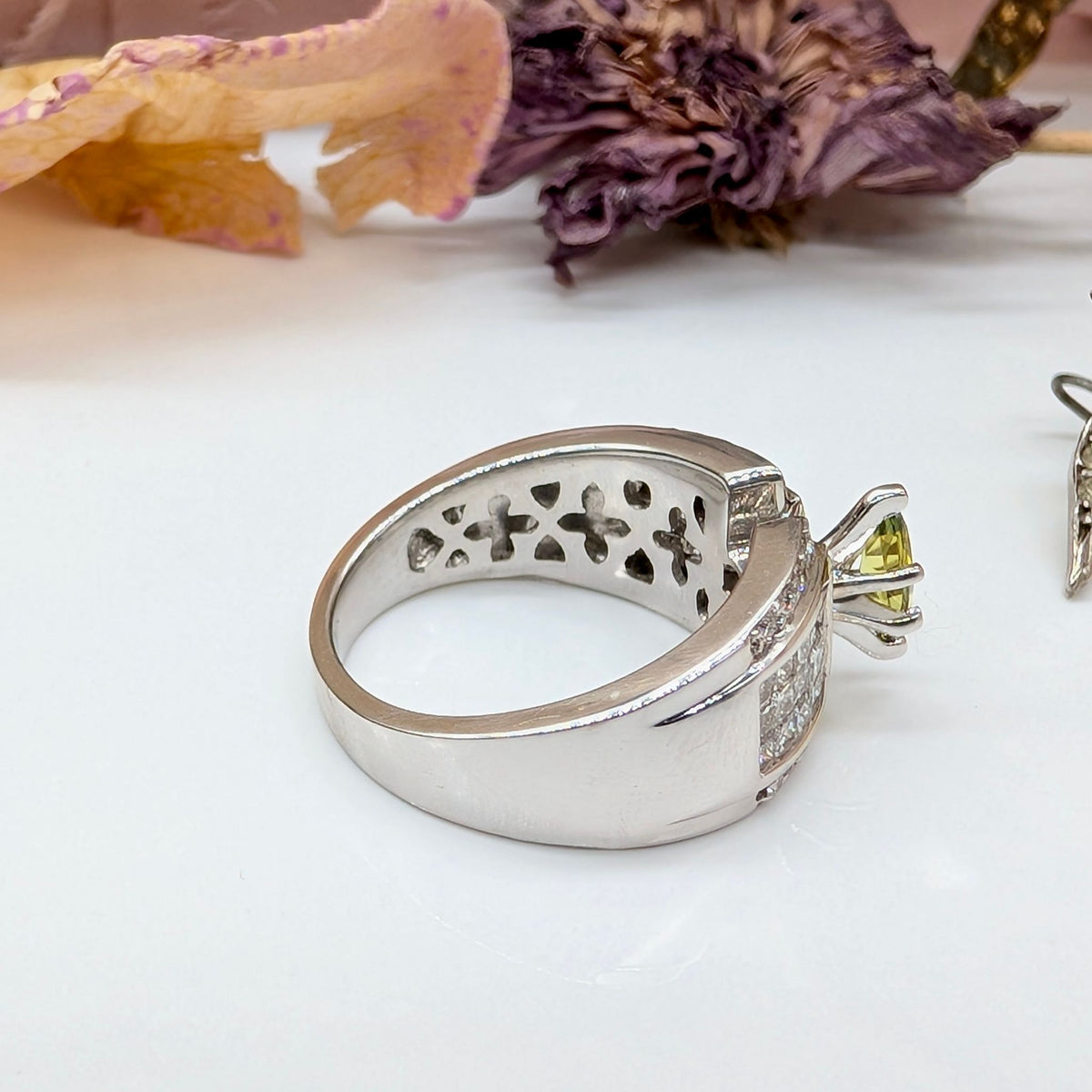 Contemporary 18ct White Gold Marquise-Cut Australian Sapphire And Diamond Ring
Included With Purchase Retail Replacement Valuation $8700 AUD