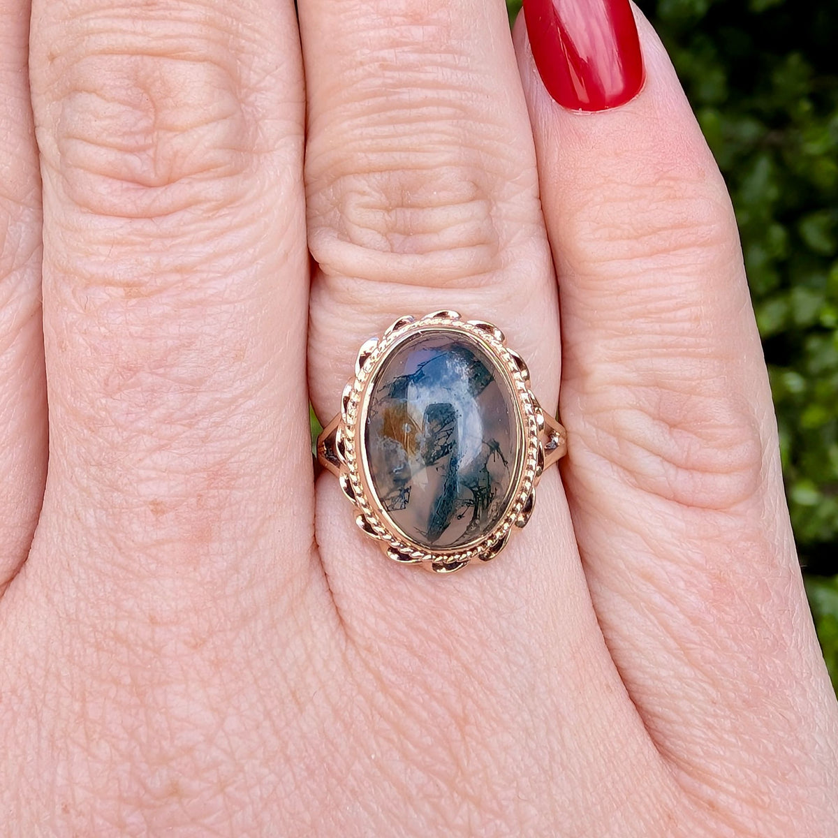 Gorgeous Vintage 9ct Yellow Gold Moss Agate Ring