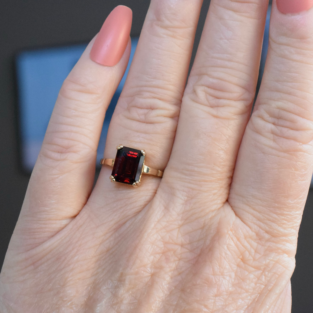 Vintage 9ct Yellow Gold Garnet Ring Birmingham 1984