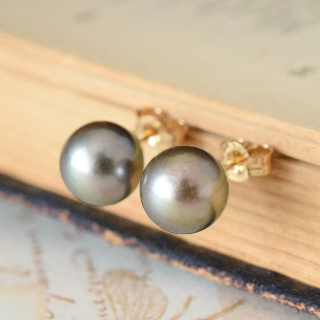 Modern 18ct Yellow Gold Round Tahitian Pearl Stud Earrings