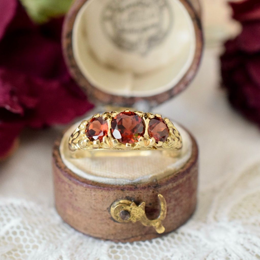 Vintage 18ct Yellow Gold Antique Style Garnet Ring