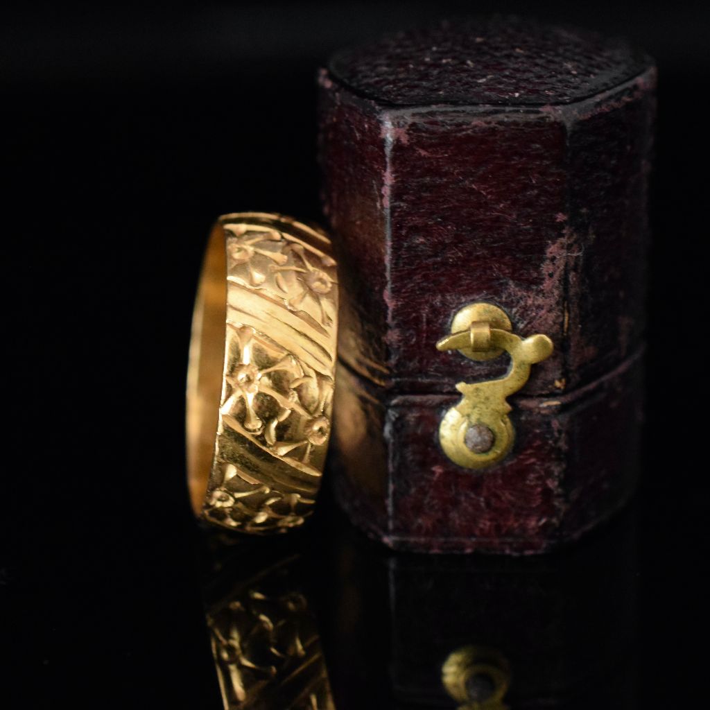 Vintage 22ct Yellow Gold Floral Pattern Wedding Ring/Band