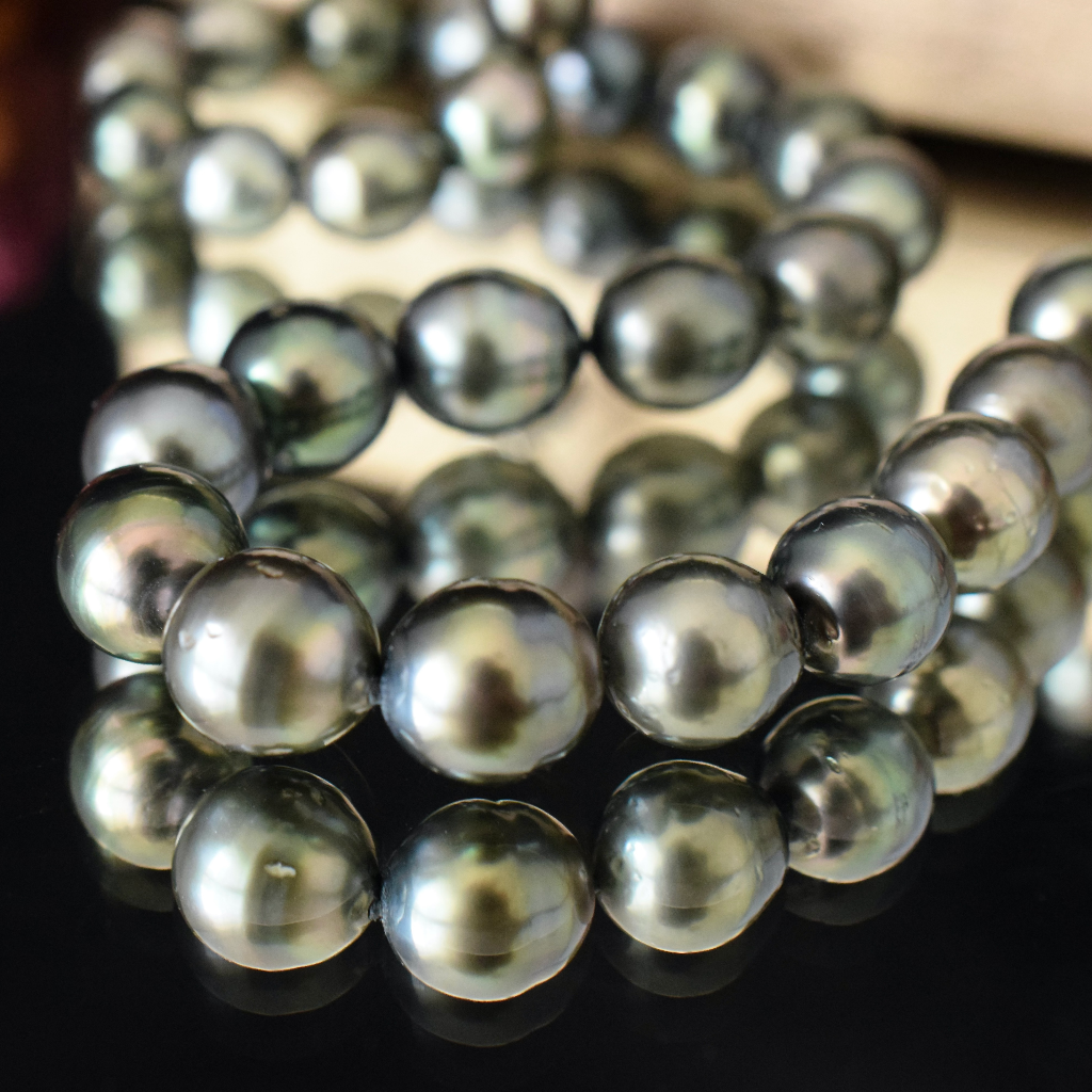 Modern Tahitian Baroque Pearl Graduated Necklace With 14ct White gold Clasp