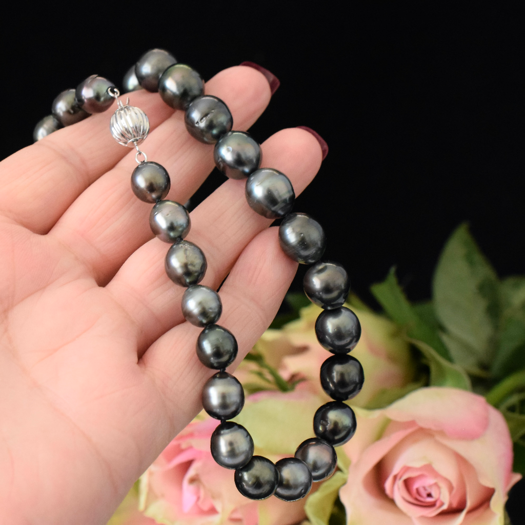 Modern Tahitian Baroque Pearl Graduated Necklace With 14ct White gold Clasp