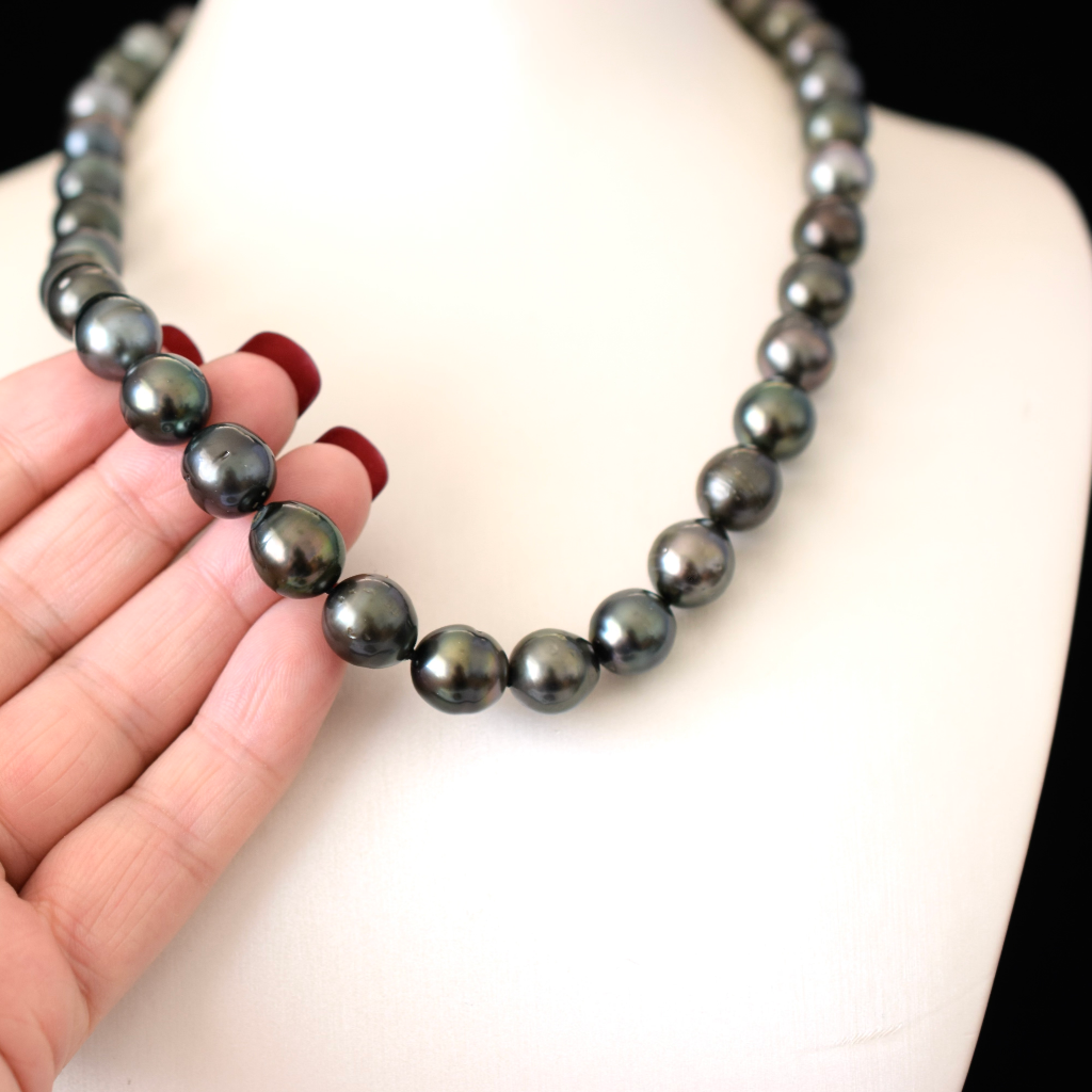 Modern Tahitian Baroque Pearl Graduated Necklace With 14ct White gold Clasp