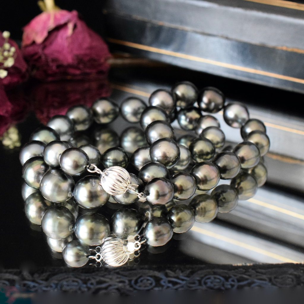 Modern Tahitian Baroque Pearl Graduated Necklace With 14ct White gold Clasp