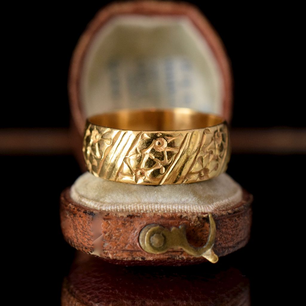 Vintage 22ct Yellow Gold Floral Pattern Wedding Ring/Band