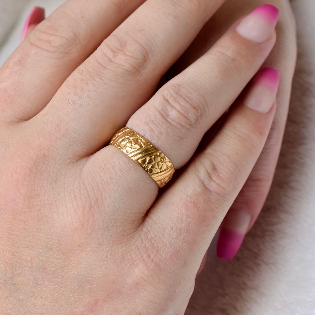 Vintage 22ct Yellow Gold Floral Pattern Wedding Ring/Band