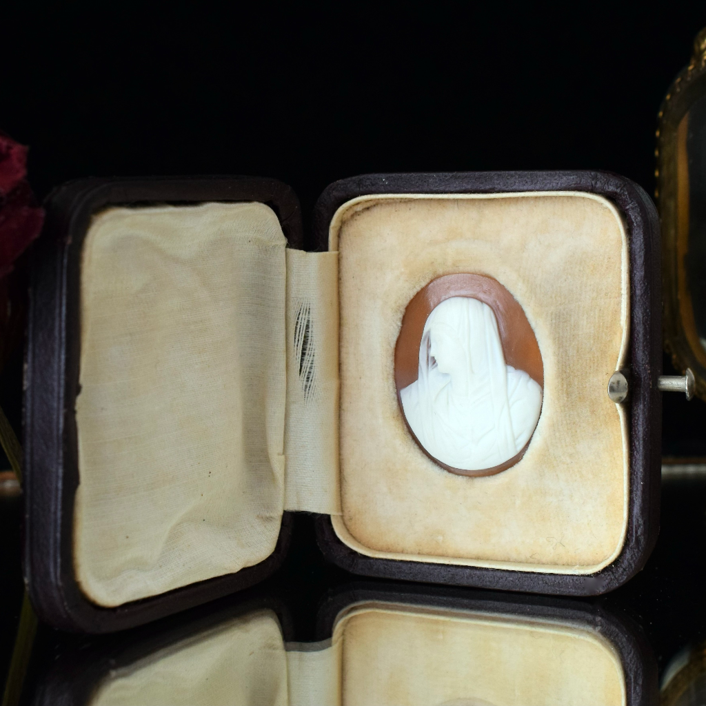 Antique/Vintage Boxed - Un-Set Shell Cameo