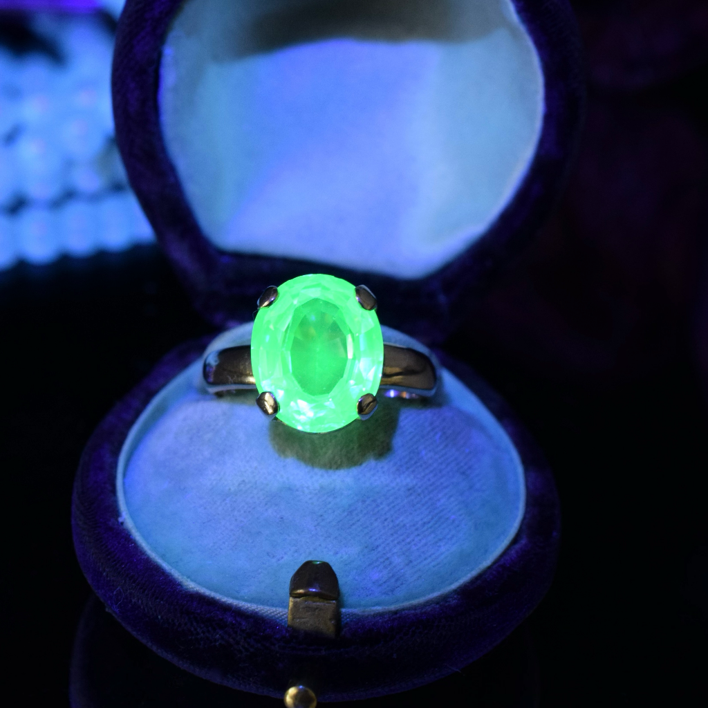 Vintage 9ct Yellow Gold Faceted Oval ‘Uranium’ Glass Ring