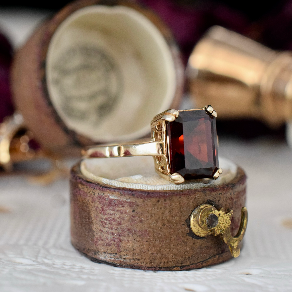 Vintage 9ct Yellow Gold Garnet Ring Birmingham 1984