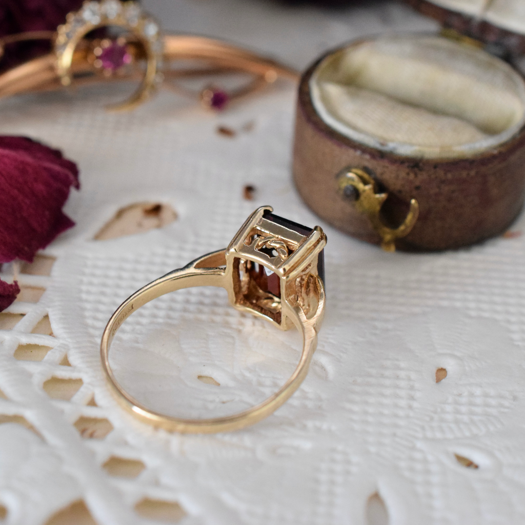 Vintage 9ct Yellow Gold Garnet Ring Birmingham 1984